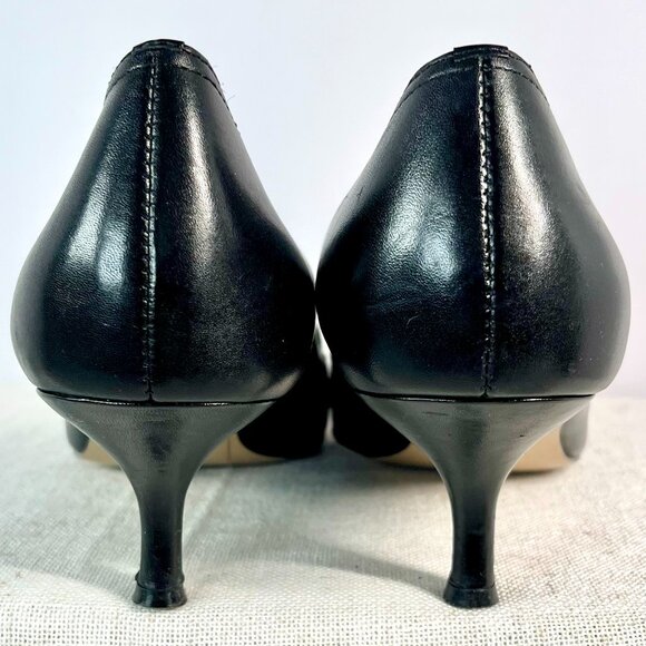 AK Anne Klein Black Pointed-Toe kitten heels with Elegant Gold Chain Size 9.5 - Picture 2 of 16